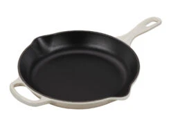 Le Creuset Signature Skillet - 10 1/4" 15 Le Creuset Signature Skillet - 10 1/4" -Napoleon Shop rs9075 ls2024 26716 lpr lecreuset